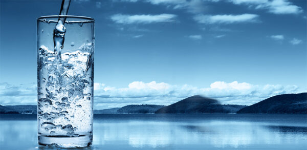 sparkling-water-vs-still-water-is-one-better-superior-mineral-water